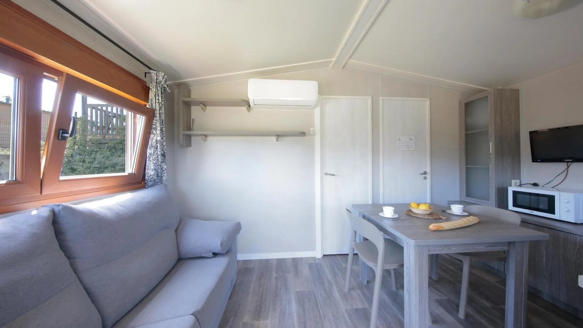 キャンプ場 Camping & Bungalows スマイア