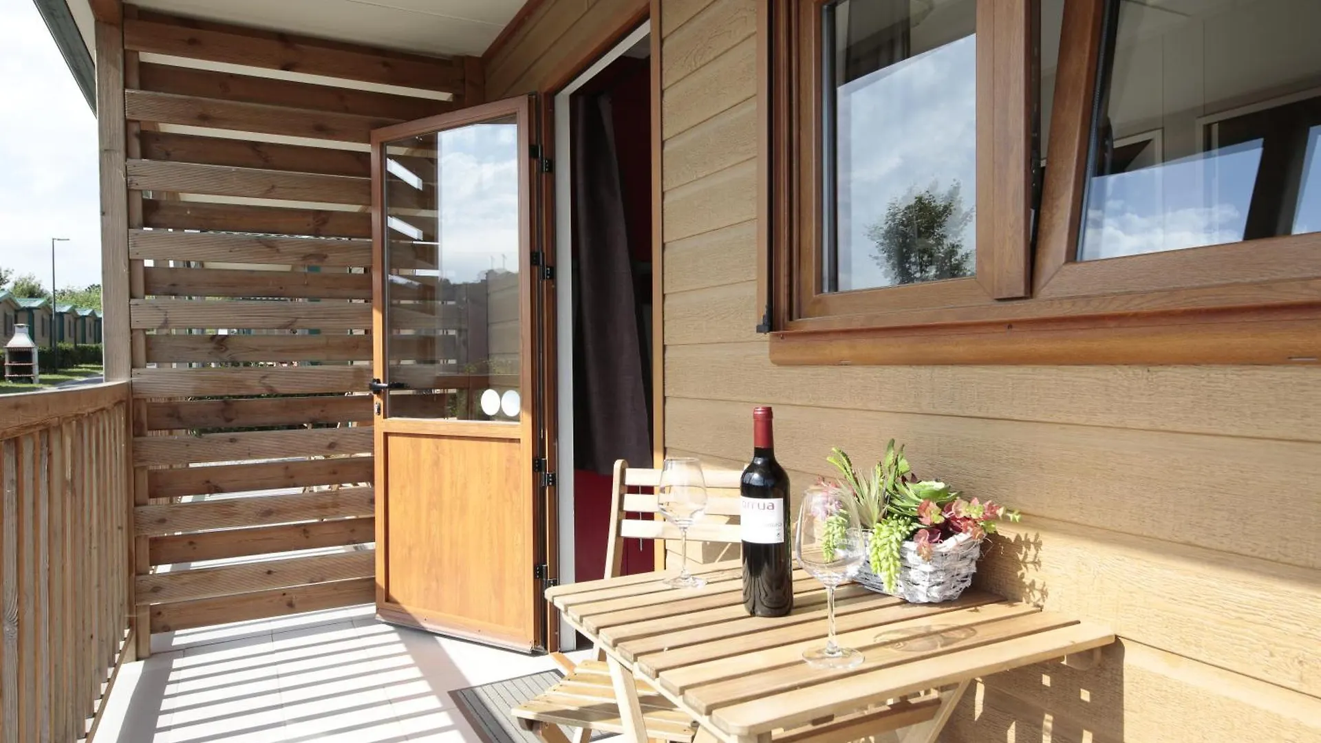 Camping & Bungalows スマイア キャンプ場